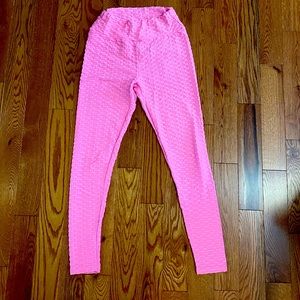 Small leggings that have the butt scrunch on back